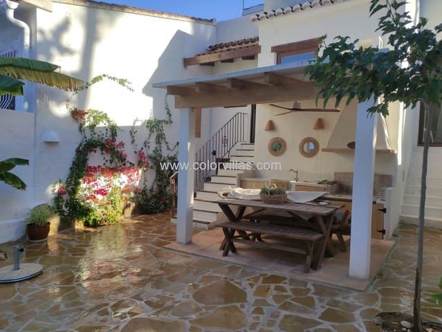 2 bedroom Bungalow for rent in Moraira, Teulada-Moraira - € 1,600 (Ref: 9414681)