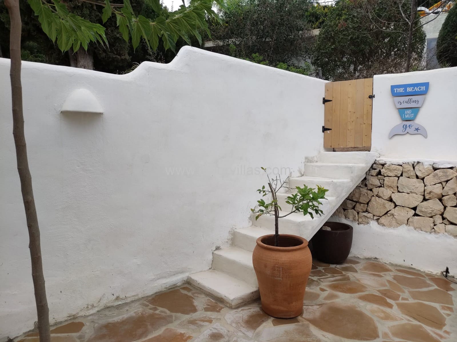2 bedroom Bungalow for rent in Moraira - € 1,600 (Ref: 9414681)