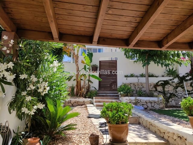 2 bedroom Bungalow for rent in Moraira, Teulada-Moraira - € 1,600 (Ref: 9414681)