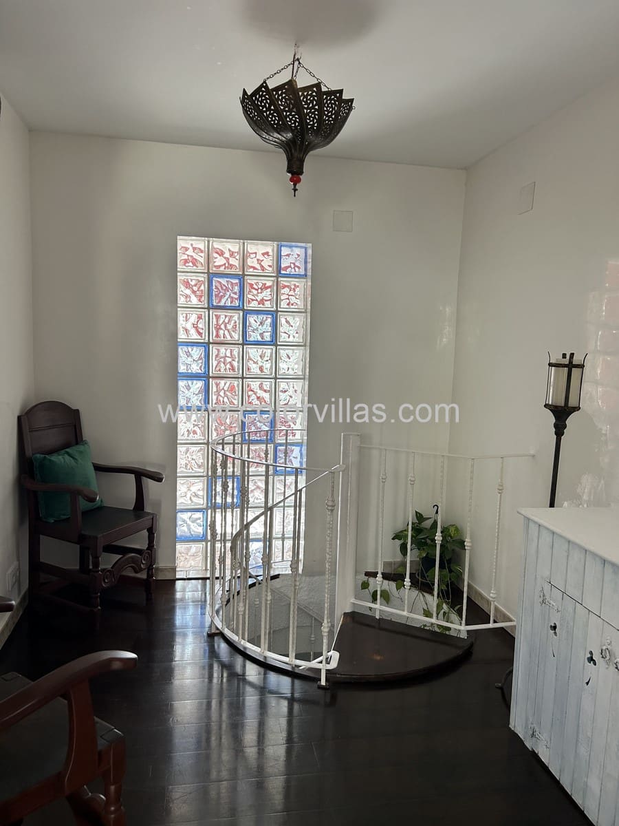 5 soveværelse Villa til salg i Montemar med garage - € 599.000 (Ref: 9414682)