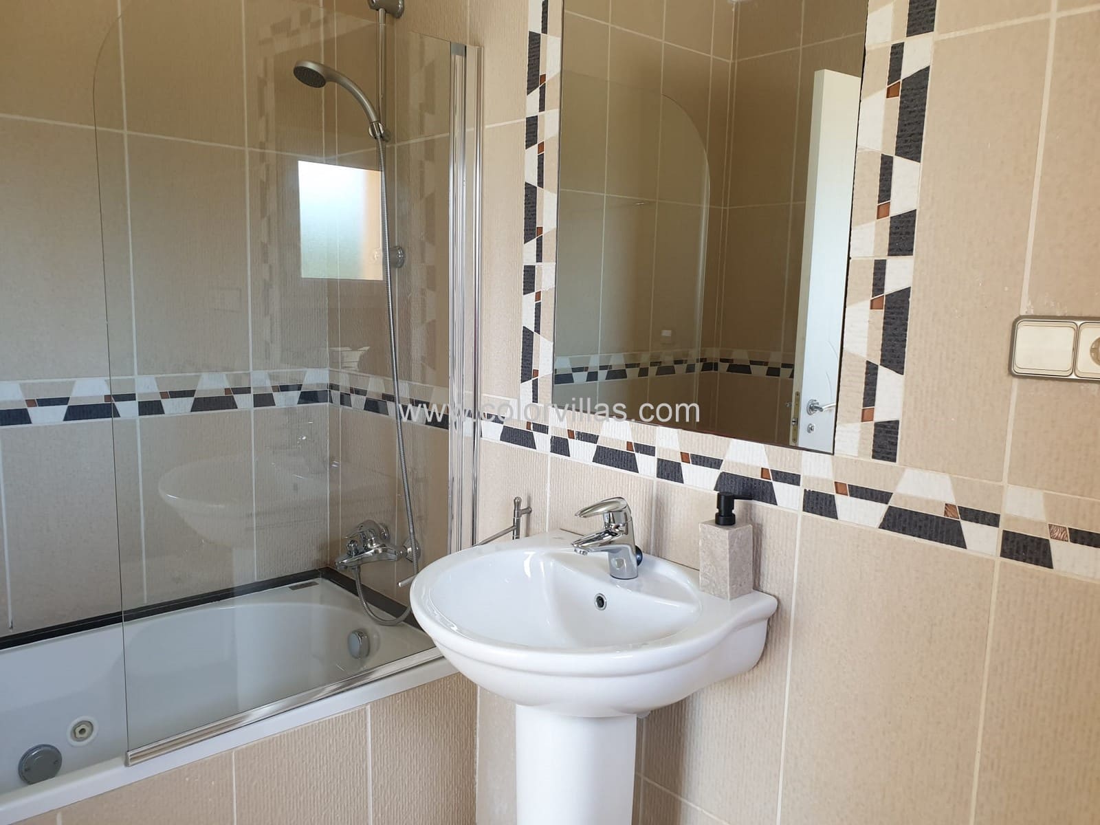 Chalet de 3 habitaciones en Javea / Xàbia en venta con piscina garaje - 750.000 € (Ref: 9414695)