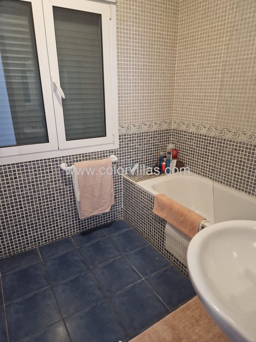 5 bedroom Villa for sale in Moraira with garage - € 745,000 (Ref: 9414702)