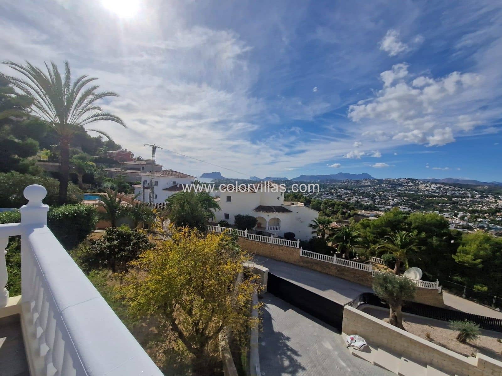 5 bedroom Villa for sale in Moraira with garage - € 745,000 (Ref: 9414702)