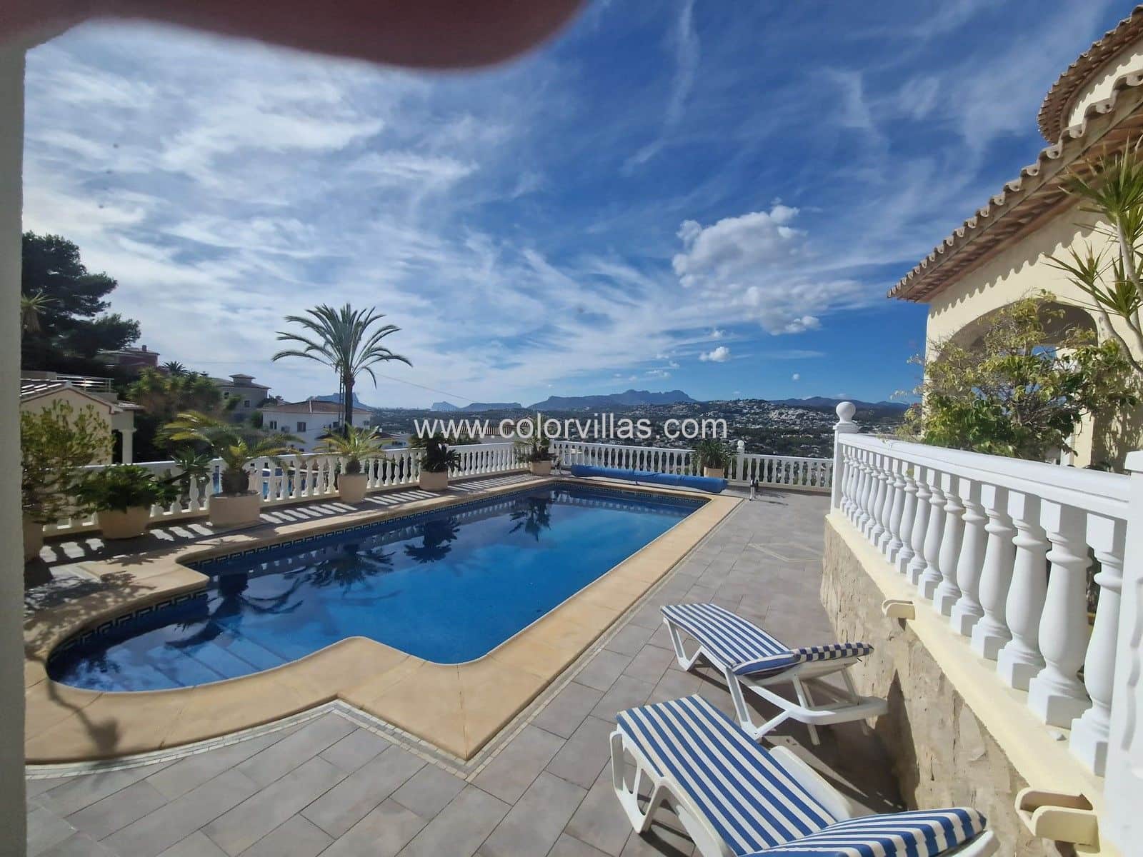 5 bedroom Villa for sale in Moraira with garage - € 745,000 (Ref: 9414702)