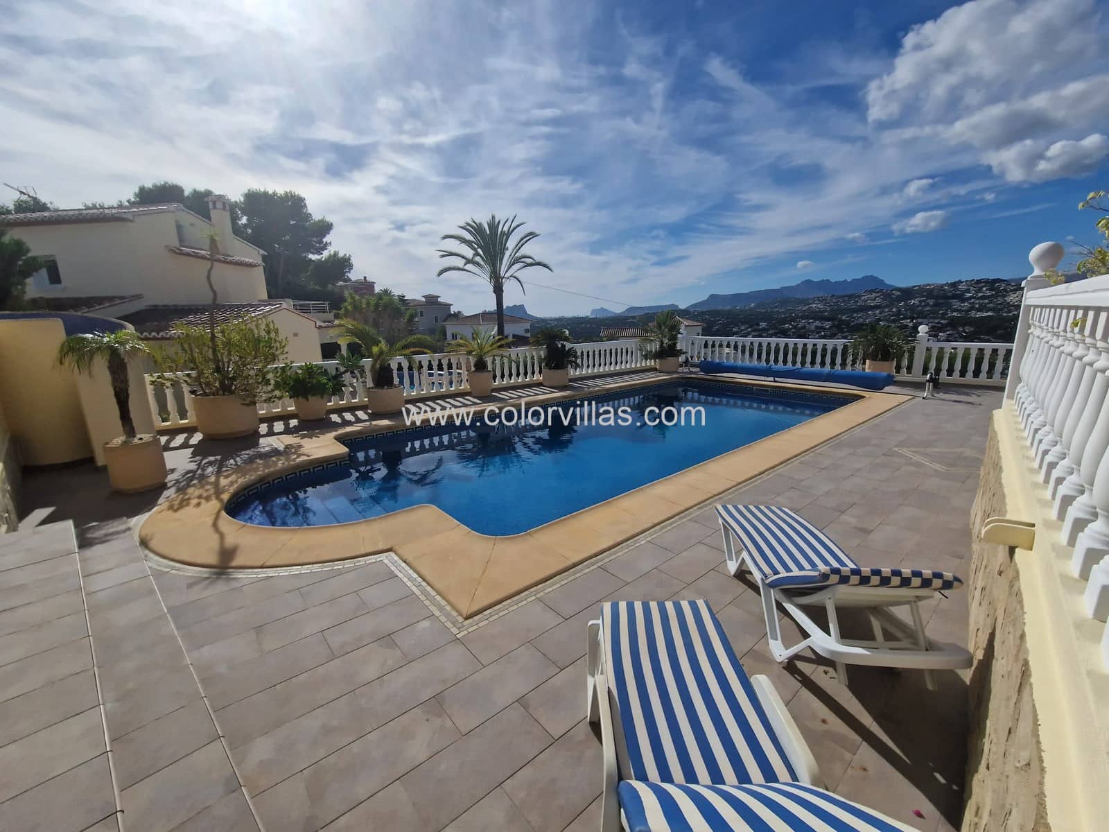 5 bedroom Villa for sale in Moraira with garage - € 745,000 (Ref: 9414702)