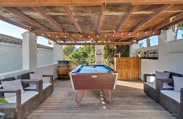 6 bedroom Villa for sale in Teulada Pueblo, Teulada-Moraira with garage - € 895,000 (Ref: 9414703)