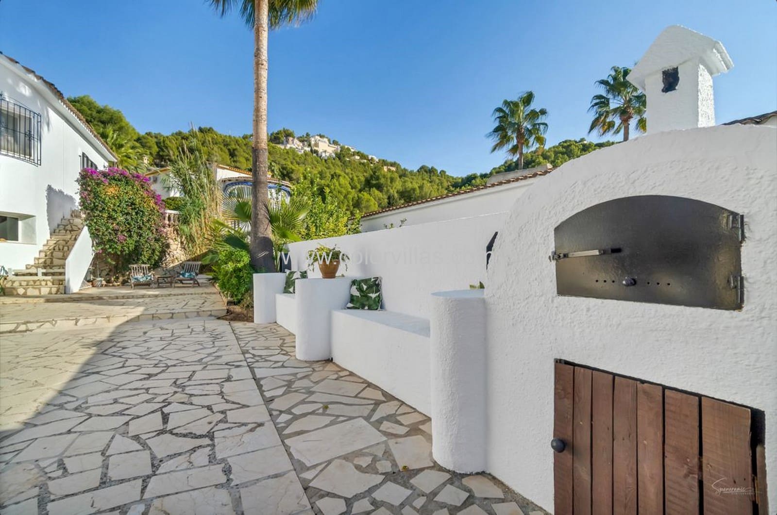 6 bedroom Villa for sale in Teulada with garage - € 895,000 (Ref: 9414703)