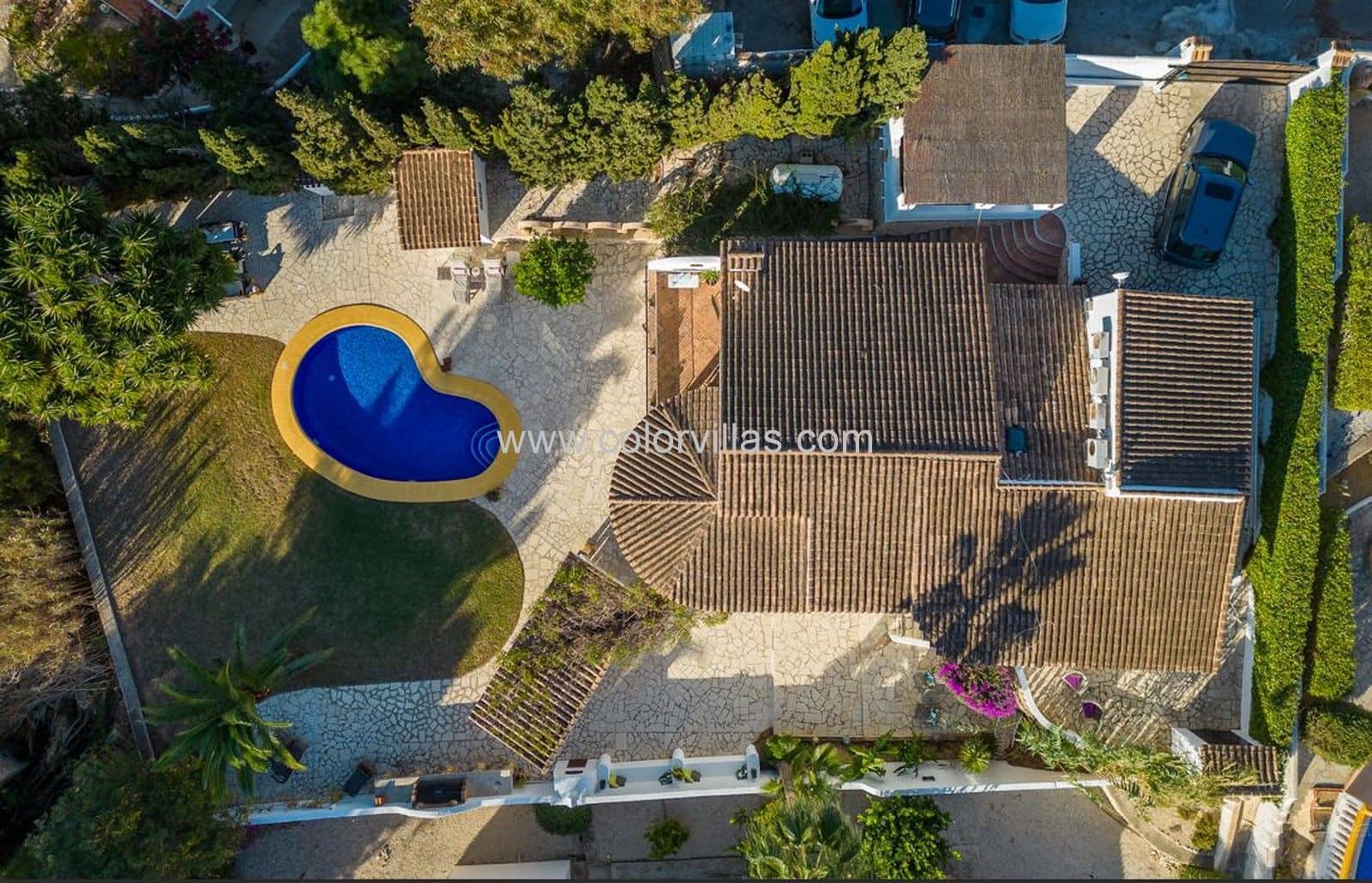 6 bedroom Villa for sale in Teulada with garage - € 895,000 (Ref: 9414703)