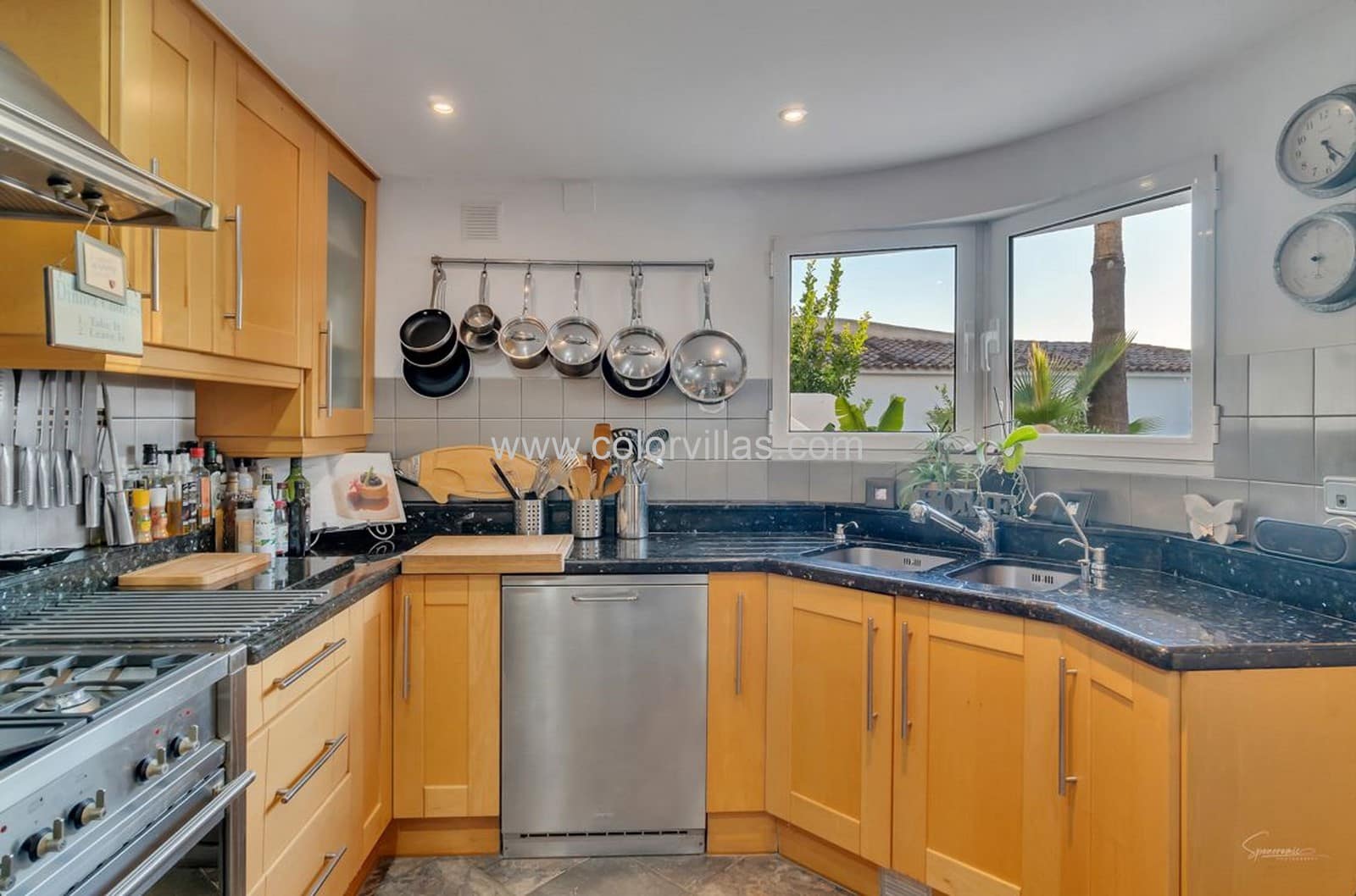 6 bedroom Villa for sale in Teulada with garage - € 895,000 (Ref: 9414703)