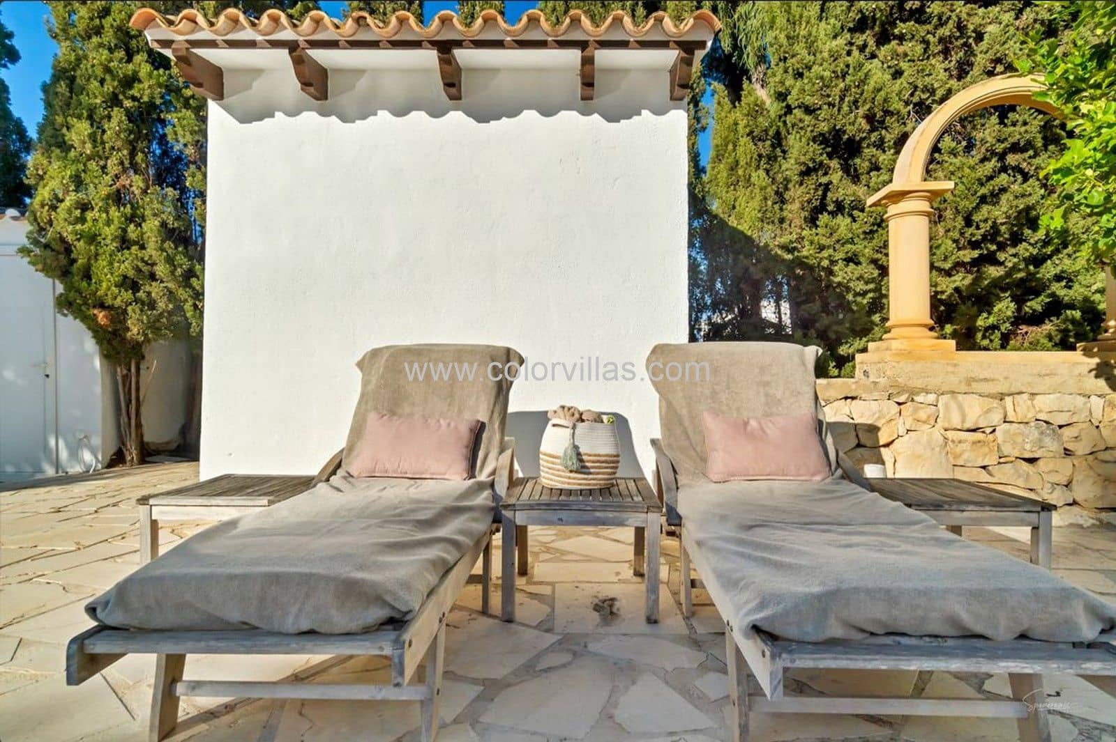 6 bedroom Villa for sale in Teulada with garage - € 895,000 (Ref: 9414703)