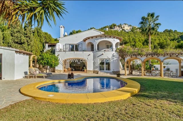 6 bedroom Villa for sale in Teulada Pueblo, Teulada-Moraira with garage - € 895,000 (Ref: 9414703)