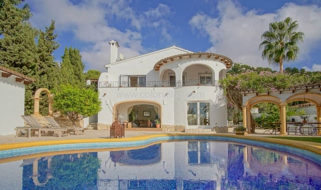6 bedroom Villa for sale in Teulada Pueblo, Teulada-Moraira with garage - € 895,000 (Ref: 9414703)