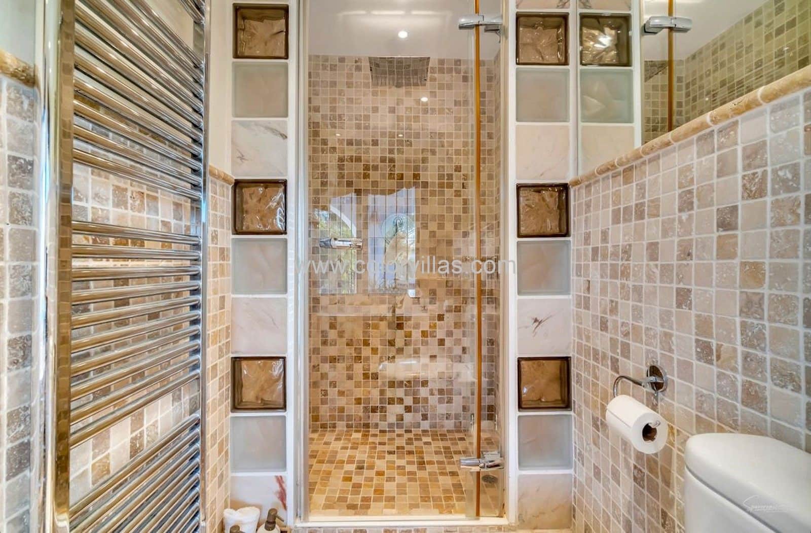 6 bedroom Villa for sale in Teulada with garage - € 895,000 (Ref: 9414703)