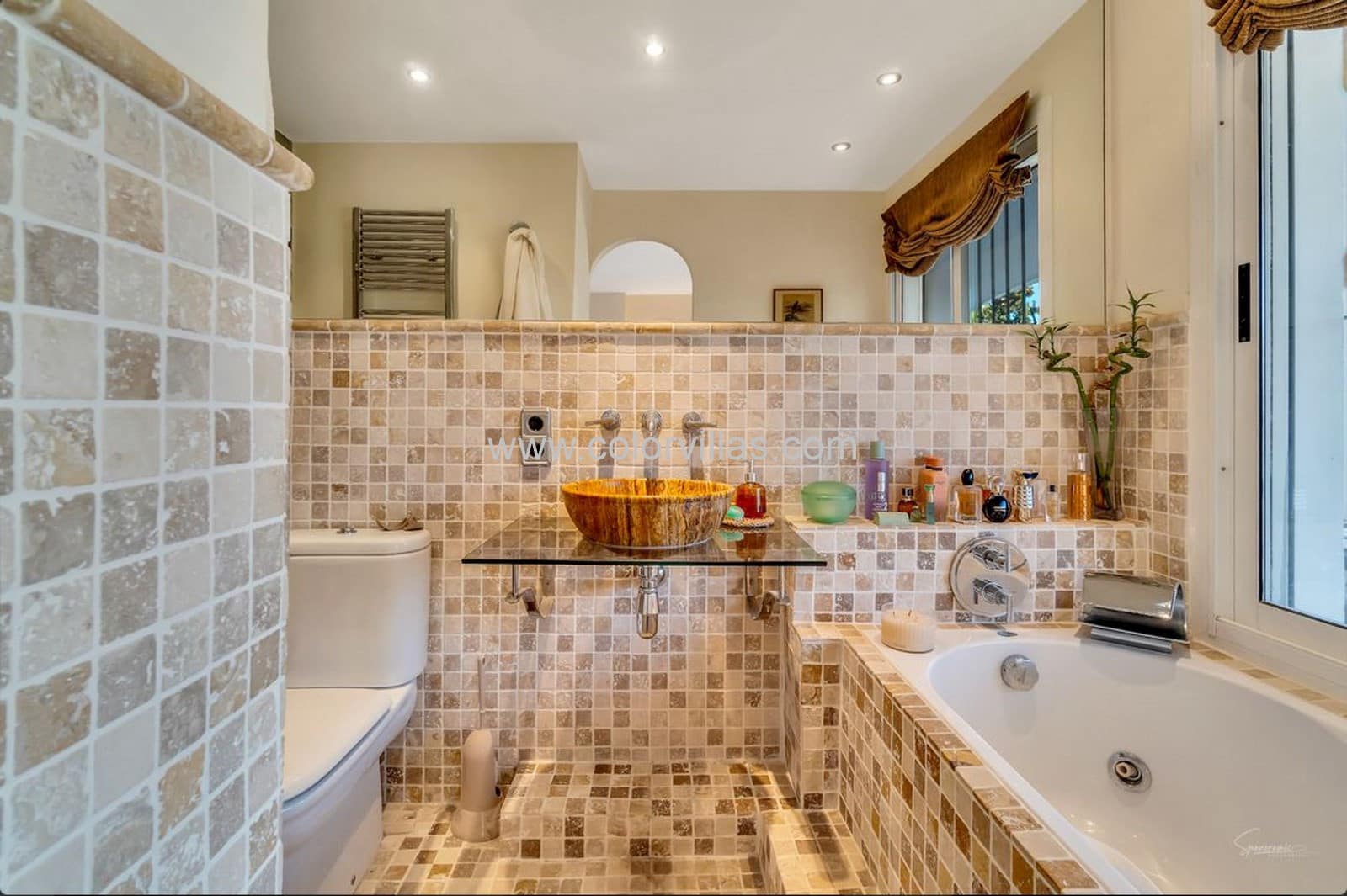 6 bedroom Villa for sale in Teulada with garage - € 895,000 (Ref: 9414703)