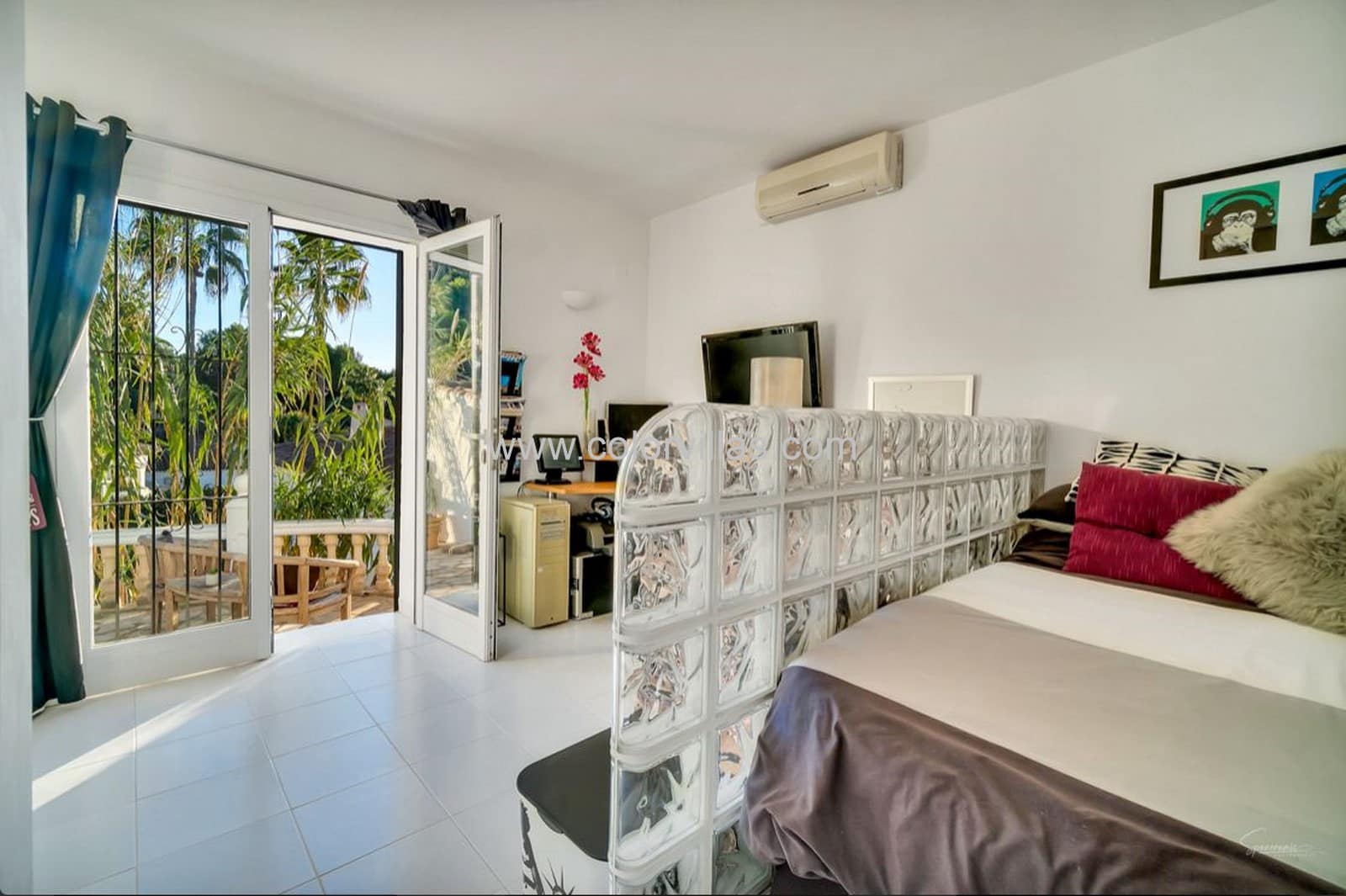 6 bedroom Villa for sale in Teulada with garage - € 895,000 (Ref: 9414703)