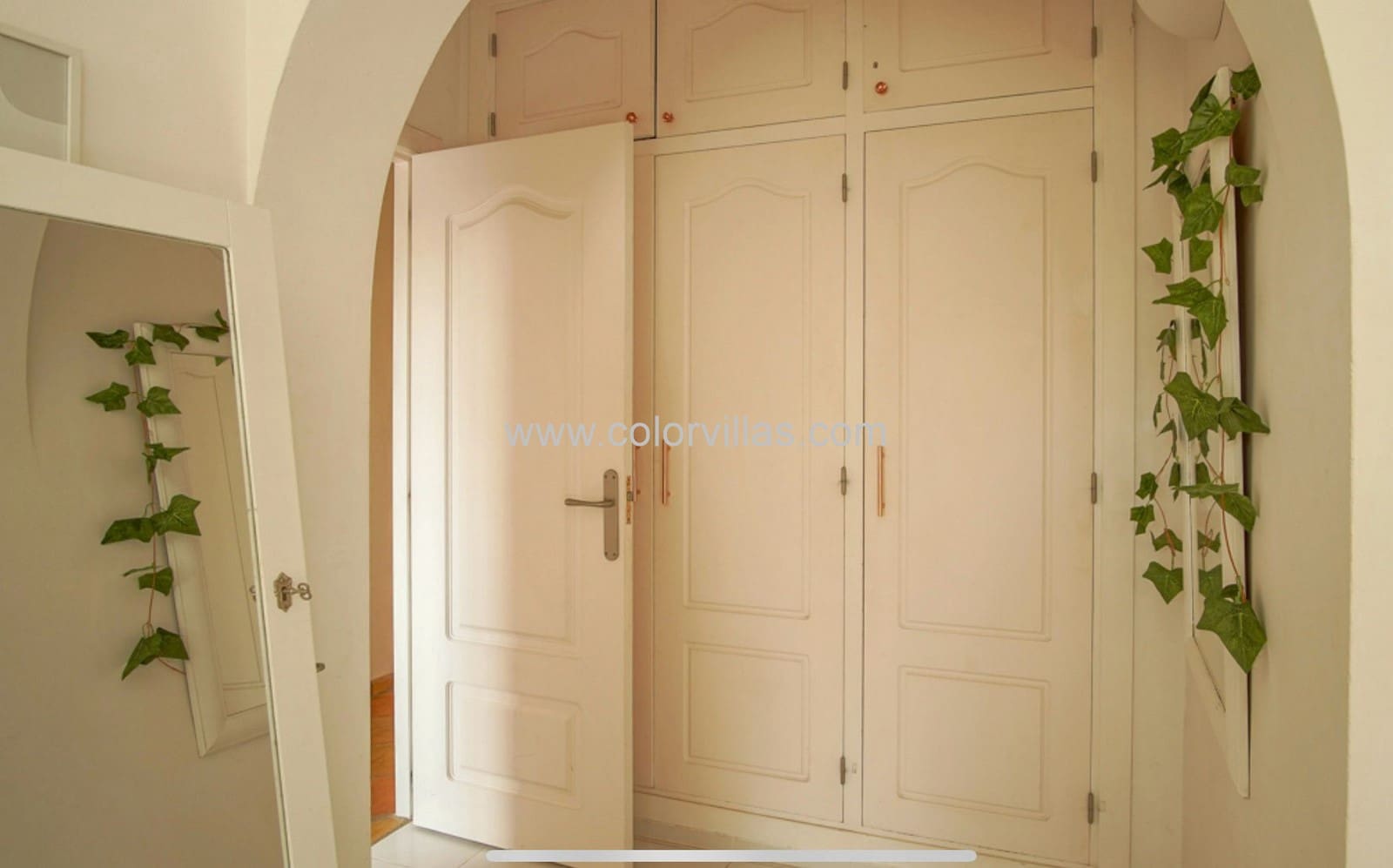 6 bedroom Villa for sale in Teulada with garage - € 895,000 (Ref: 9414703)