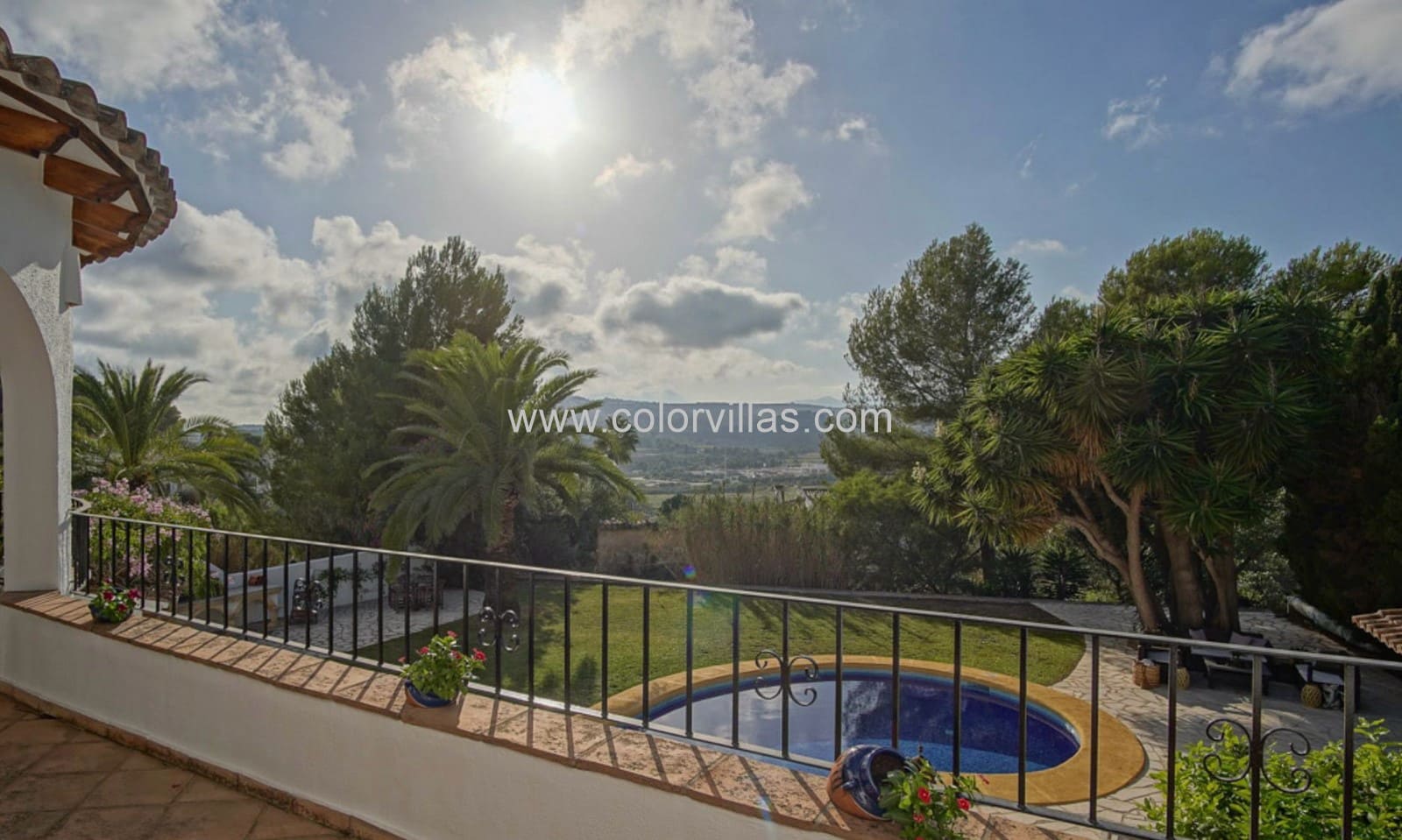 6 bedroom Villa for sale in Teulada with garage - € 895,000 (Ref: 9414703)