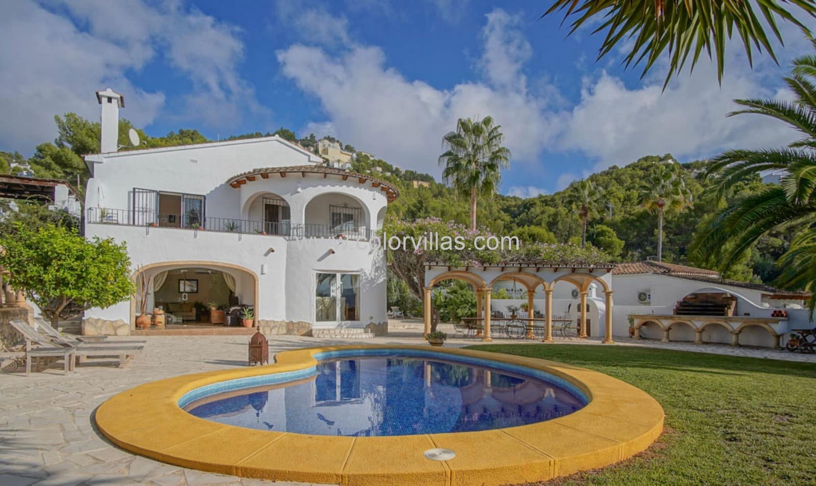 6 bedroom Villa for sale in Teulada with garage - € 895,000 (Ref: 9414703)