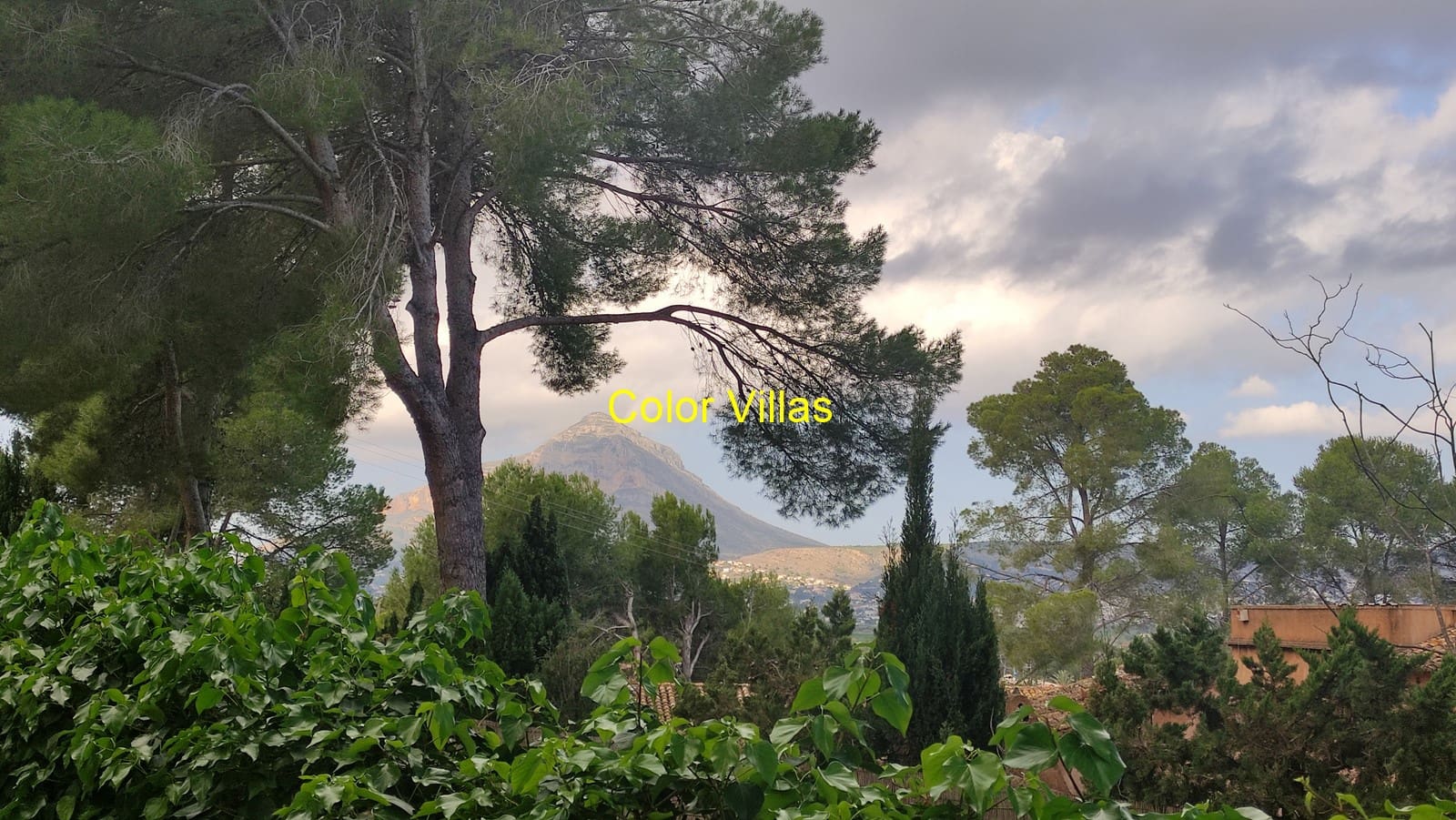 Chalet de 4 habitaciones en Javea / Xàbia en venta con garaje - 595.000 € (Ref: 9414714)
