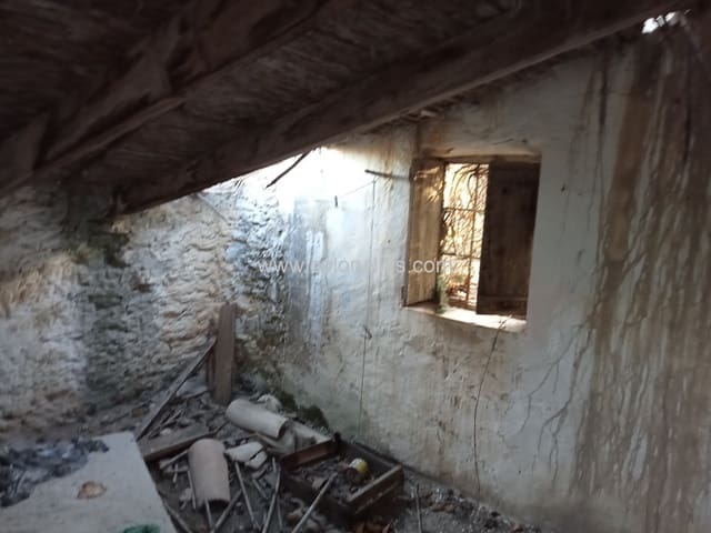 Finca/Landehus til salg i Moraira, Teulada-Moraira - € 270.000 (Ref: 9414729)