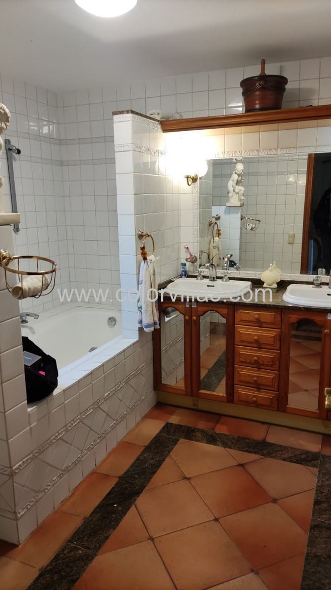 7 sovrum Villa till salu i Benissa med pool garage - 850 000 € (Ref: 9414744)