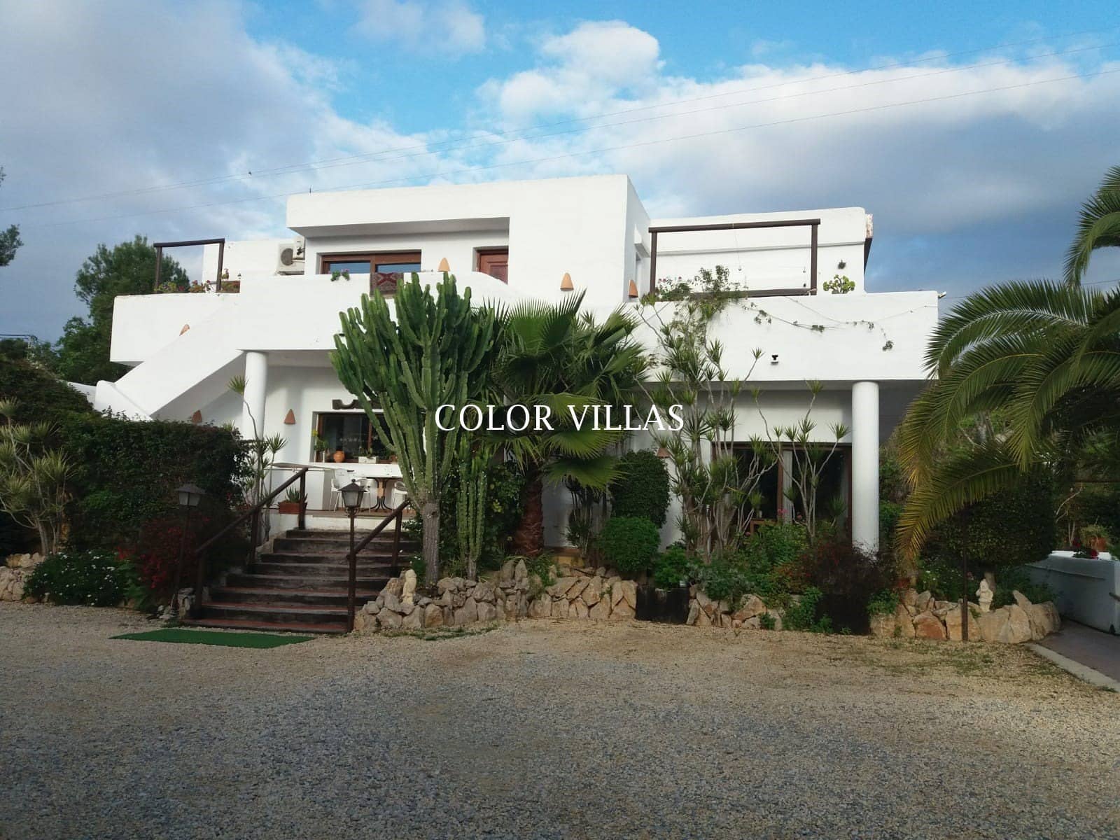 3 bedroom Restaurant/Bar for sale in Moraira with garage - € 735,000 (Ref: 9414746)