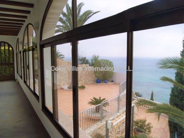 4 makuuhuone Huvila myytävänä paikassa Calpe / Calp mukana 
autotalli - 1 500 000 € (Ref: 9414752)