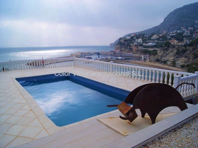 4 makuuhuone Huvila myytävänä paikassa Calpe / Calp mukana 
autotalli - 1 500 000 € (Ref: 9414752)