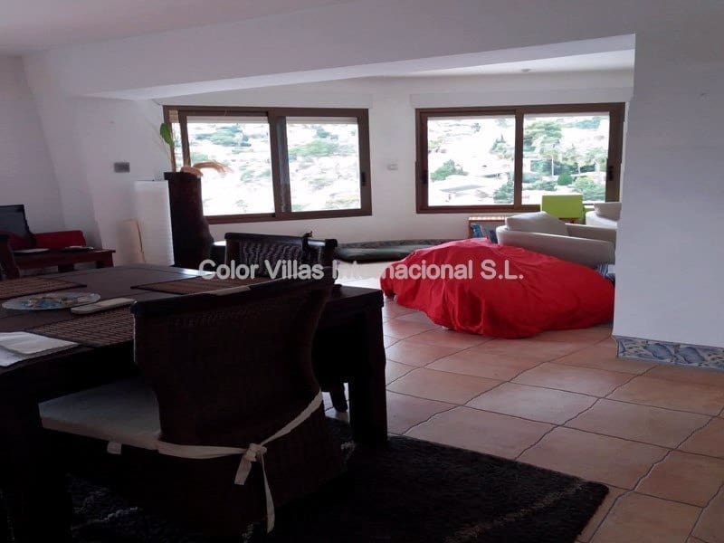 4 makuuhuone Huvila myytävänä paikassa Calpe / Calp mukana 
autotalli - 1 500 000 € (Ref: 9414752)