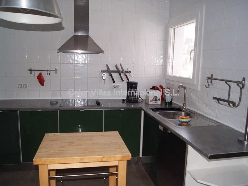 4 makuuhuone Huvila myytävänä paikassa Calpe / Calp mukana 
autotalli - 1 500 000 € (Ref: 9414752)