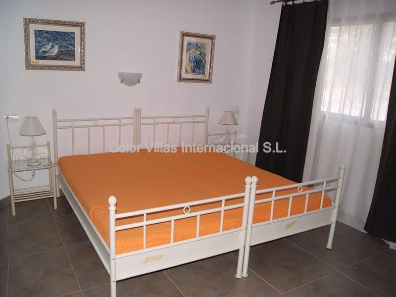 4 makuuhuone Huvila myytävänä paikassa Calpe / Calp mukana 
autotalli - 1 500 000 € (Ref: 9414752)