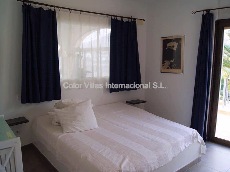 4 makuuhuone Huvila myytävänä paikassa Calpe / Calp mukana 
autotalli - 1 500 000 € (Ref: 9414752)