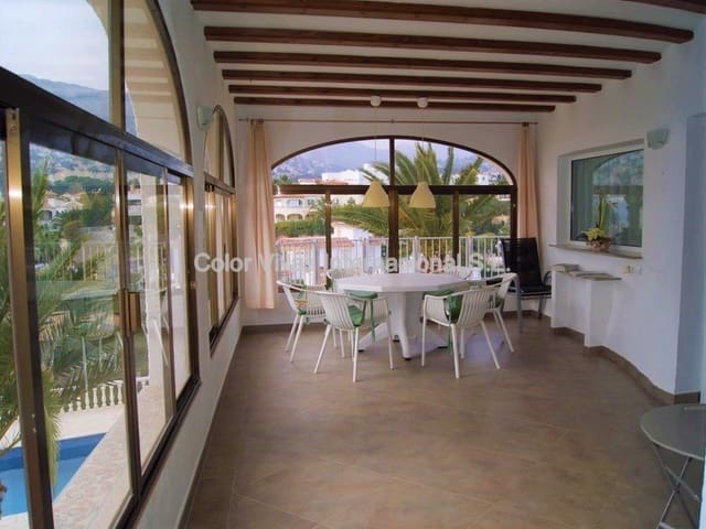 4 makuuhuone Huvila myytävänä paikassa Calpe / Calp mukana 
autotalli - 1 500 000 € (Ref: 9414752)