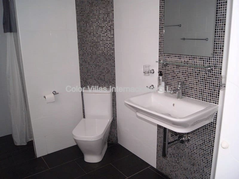 4 makuuhuone Huvila myytävänä paikassa Calpe / Calp mukana 
autotalli - 1 500 000 € (Ref: 9414752)