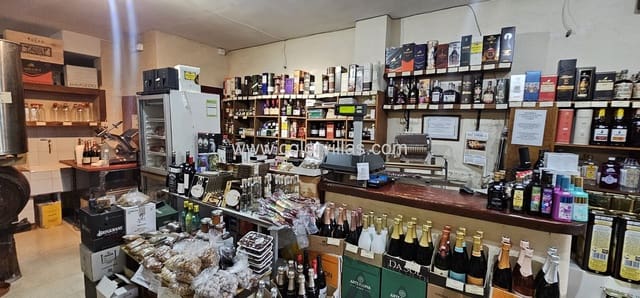 Commercial for sale in Moraira, Teulada-Moraira with garage - € 400,000 (Ref: 9414762)