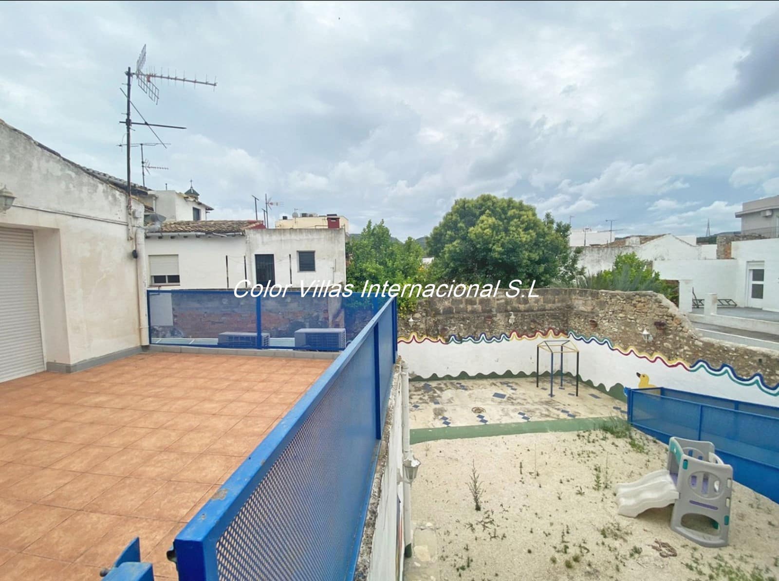 Townhouse for sale in Gata de Gorgos with garage - € 325,000 (Ref: 9414765)