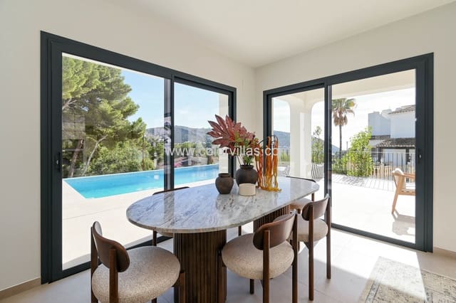 4 soverom Villa til salgs i Moraira, Teulada-Moraira med svømmebasseng garasje - € 1 495 000 (Ref: 9936812)