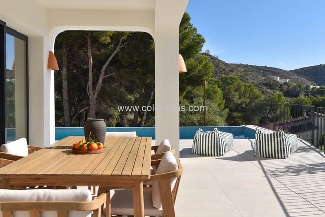 4 soverom Villa til salgs i Moraira, Teulada-Moraira med svømmebasseng garasje - € 1 495 000 (Ref: 9936812)
