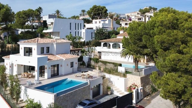 4 soverom Villa til salgs i Moraira, Teulada-Moraira med svømmebasseng garasje - € 1 495 000 (Ref: 9936812)