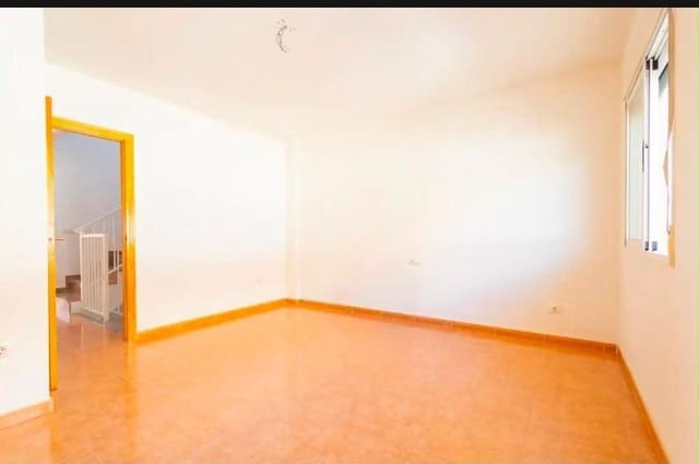 4 sovrum Radhus till salu i Los Alcázares med garage - 265 000 € (Ref: 10100436)