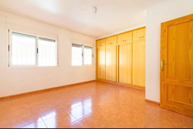 4 sovrum Radhus till salu i Los Alcázares med garage - 265 000 € (Ref: 10100436)