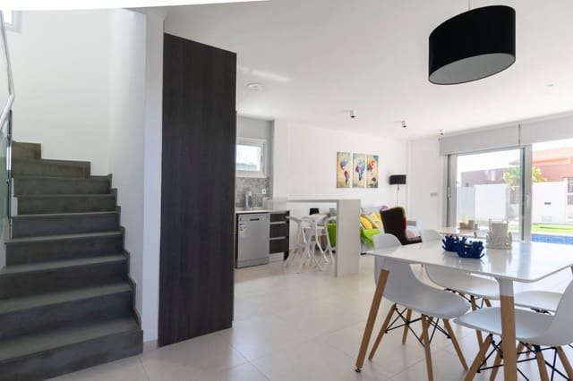 3 quarto Moradia para venda em Los Alcázares com piscina garagem - 375 000 € (Ref: 8419624)