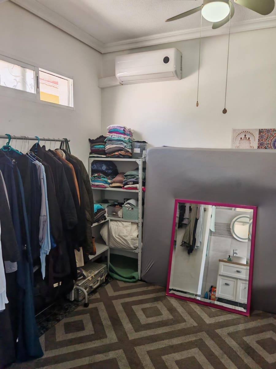 4 bedroom Villa for sale in Los Alcazares with pool - € 159,900 (Ref: 8982594)