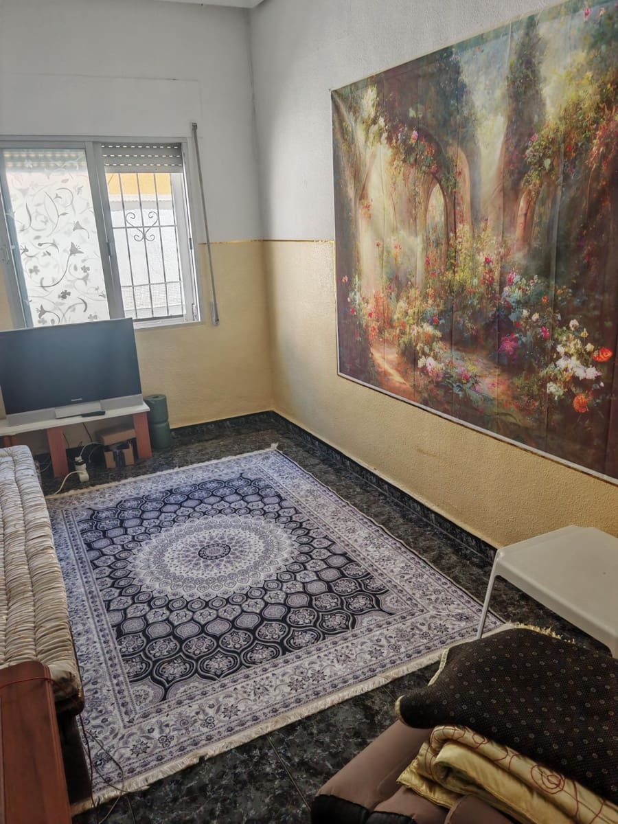 4 bedroom Villa for sale in Los Alcazares with pool - € 159,900 (Ref: 8982594)