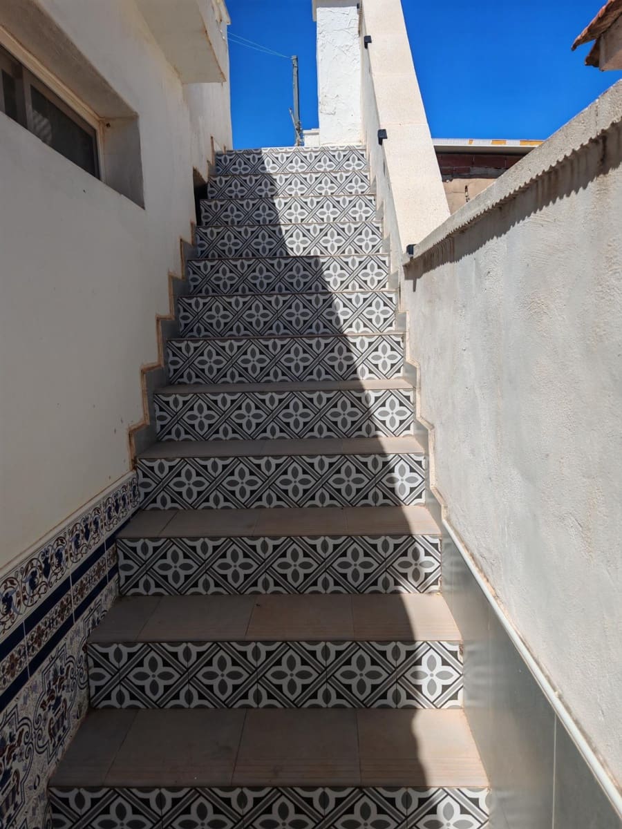 4 bedroom Villa for sale in Los Alcazares with pool - € 159,900 (Ref: 8982594)