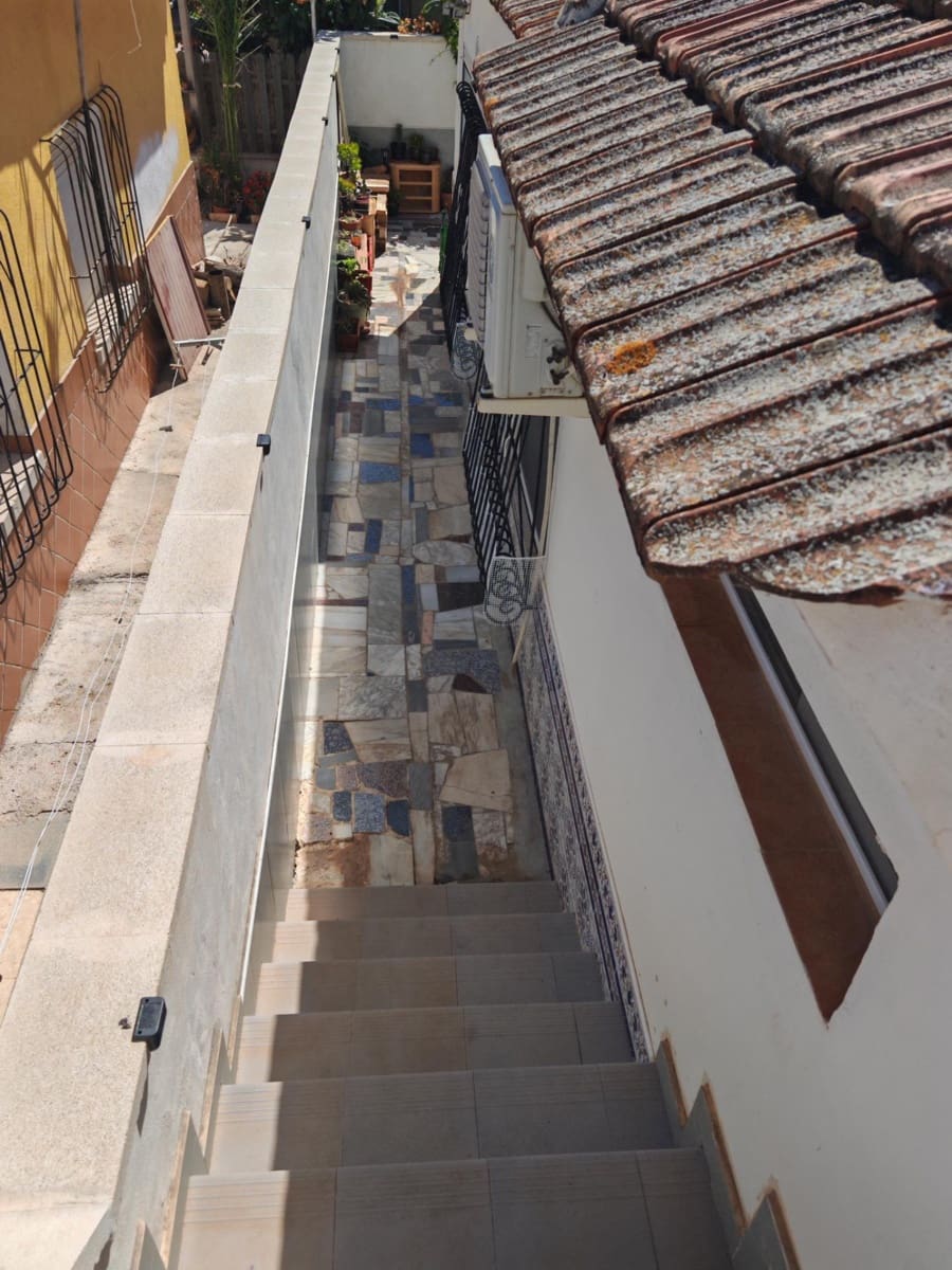 4 bedroom Villa for sale in Los Alcazares with pool - € 159,900 (Ref: 8982594)