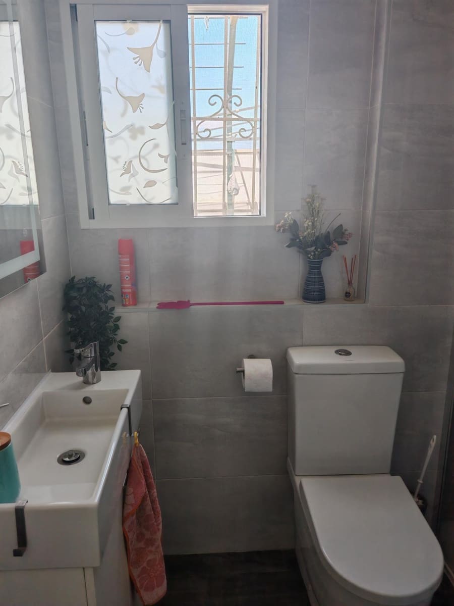 4 bedroom Villa for sale in Los Alcazares with pool - € 159,900 (Ref: 8982594)