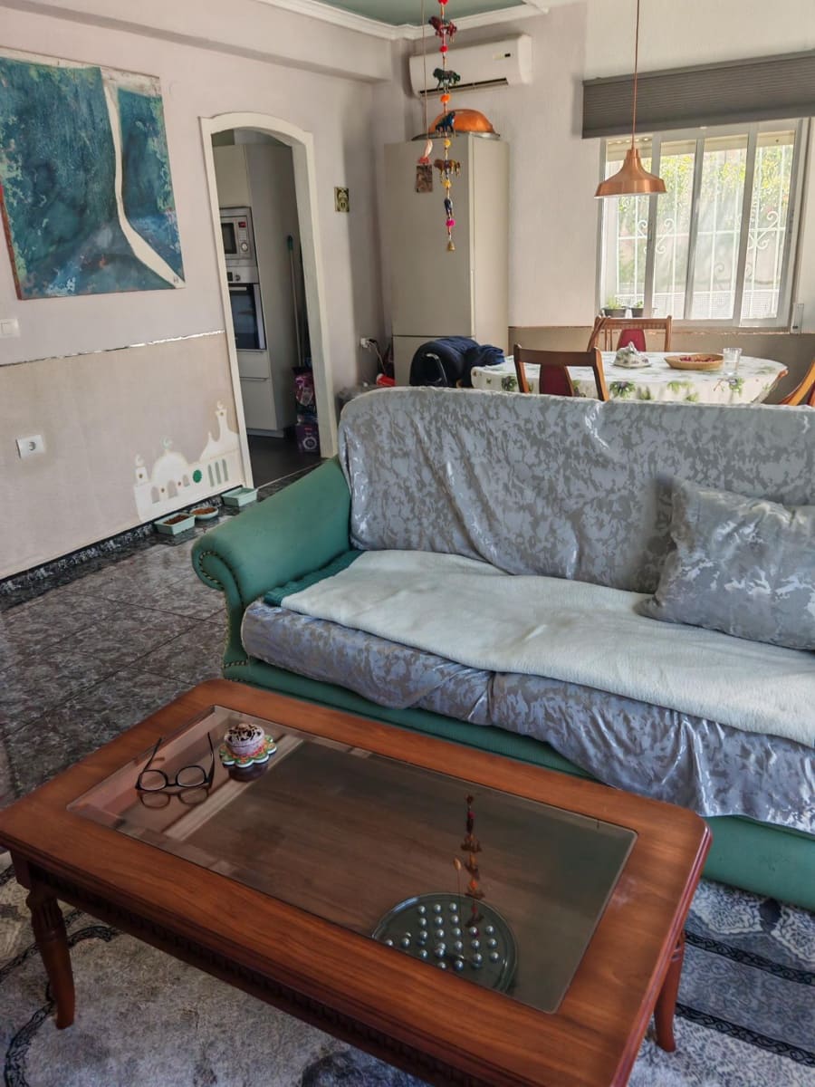 4 bedroom Villa for sale in Los Alcazares with pool - € 159,900 (Ref: 8982594)