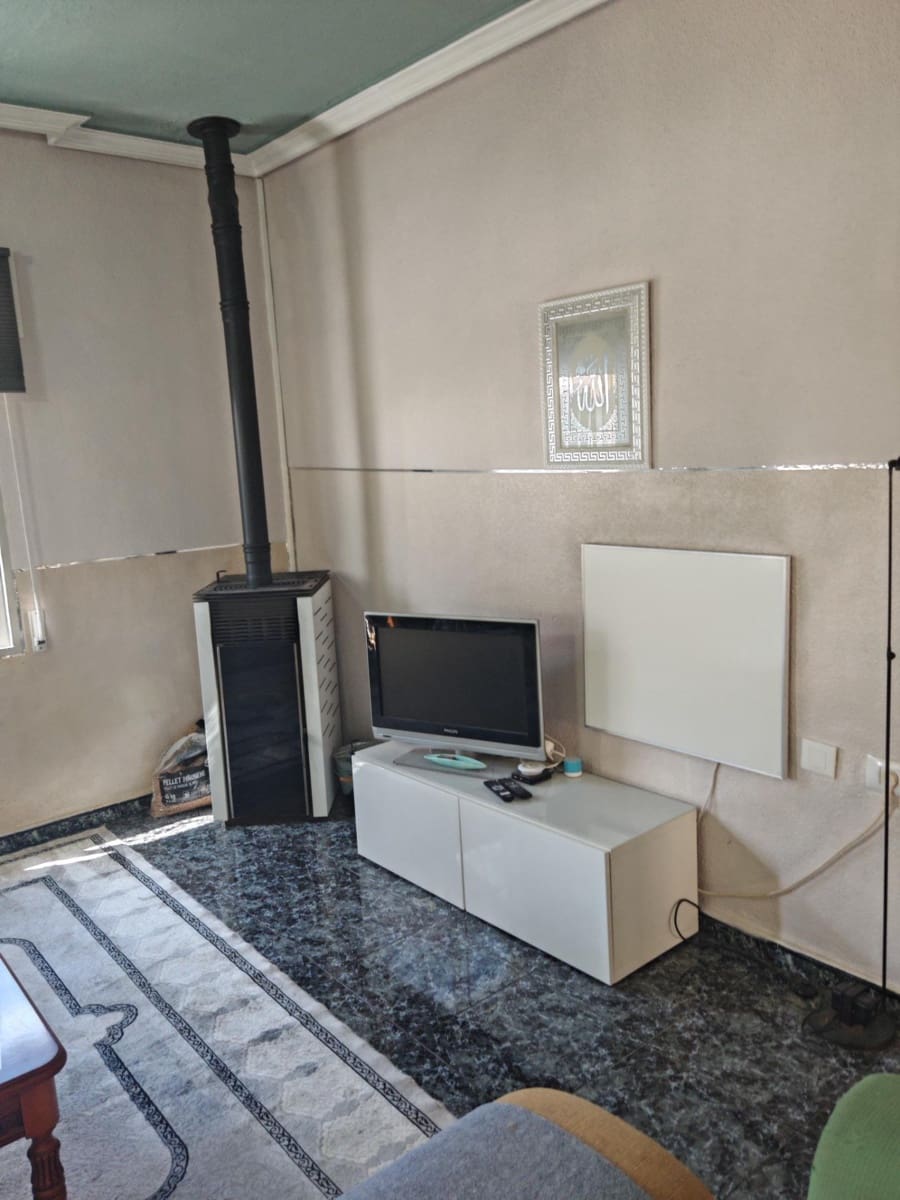 4 bedroom Villa for sale in Los Alcazares with pool - € 159,900 (Ref: 8982594)