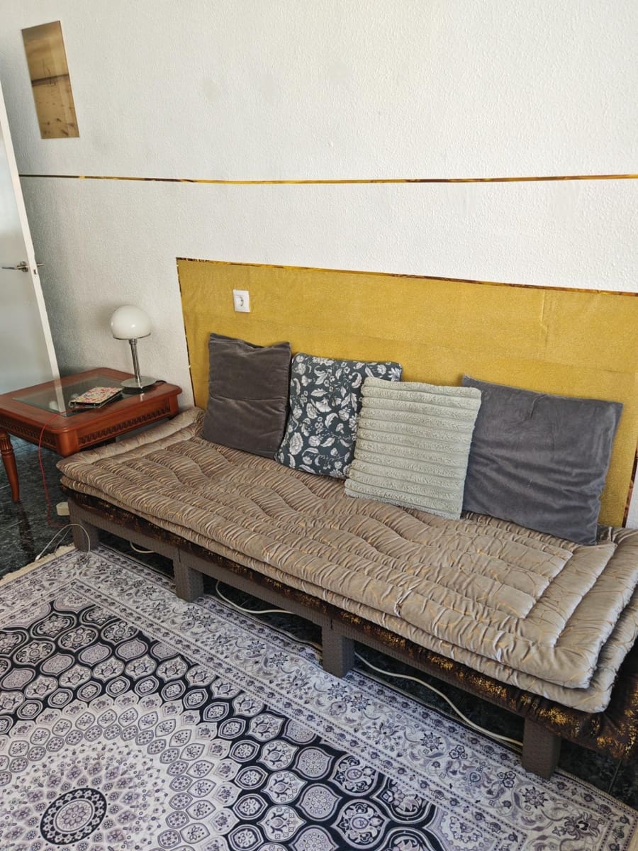 4 bedroom Villa for sale in Los Alcazares with pool - € 159,900 (Ref: 8982594)